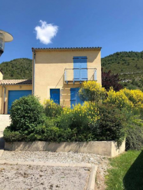 Fitis ! 6 person villa with 1 pool on a residence